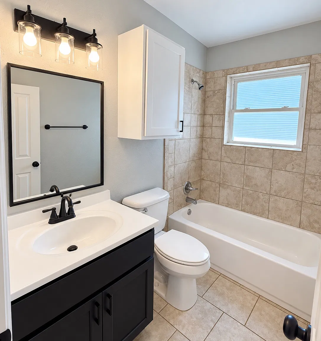 3 bed, 850 sqft, $1,200 — Photo 2