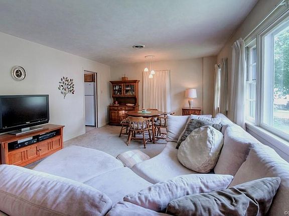 3rd image of 7509 Oakmont Dr