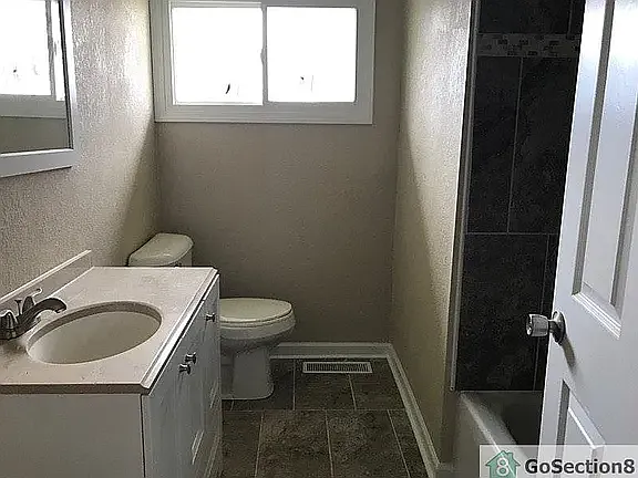4 bed, 1252 sqft, $1,295 — Photo 2
