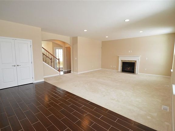 5th image of 1062 Azzano Cir