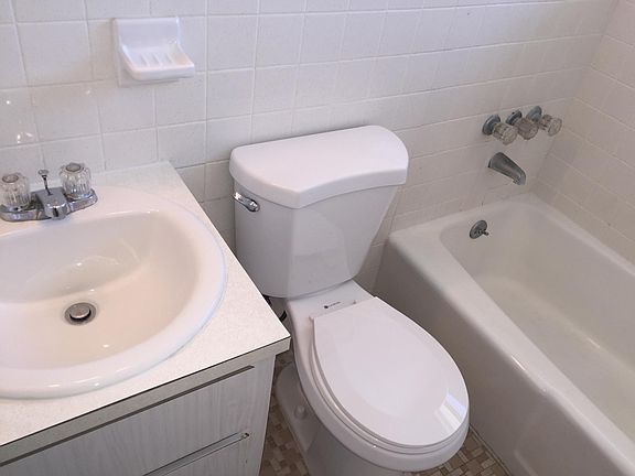 4th image of 2601 N Oleander Ave APT 9
