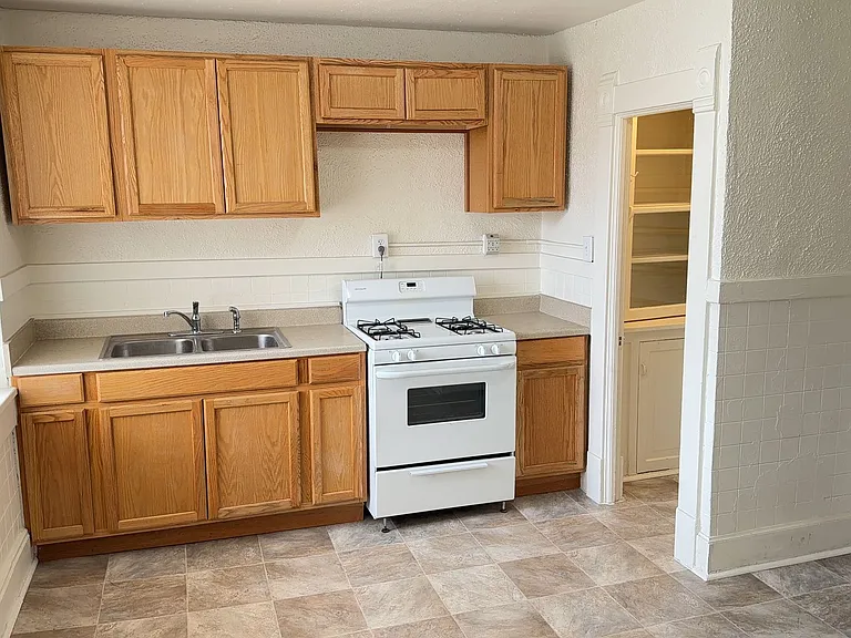 210 S. Weber Street — Photo 24