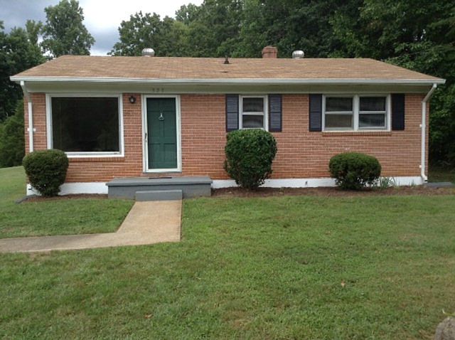 1st image of 325 Providence Ln