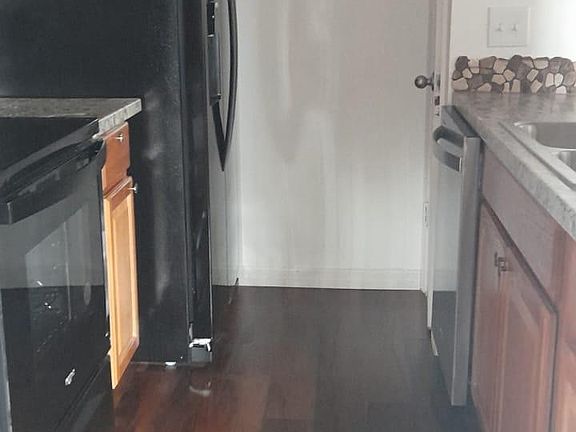 4th image of 12036 Cobblewood Ln N