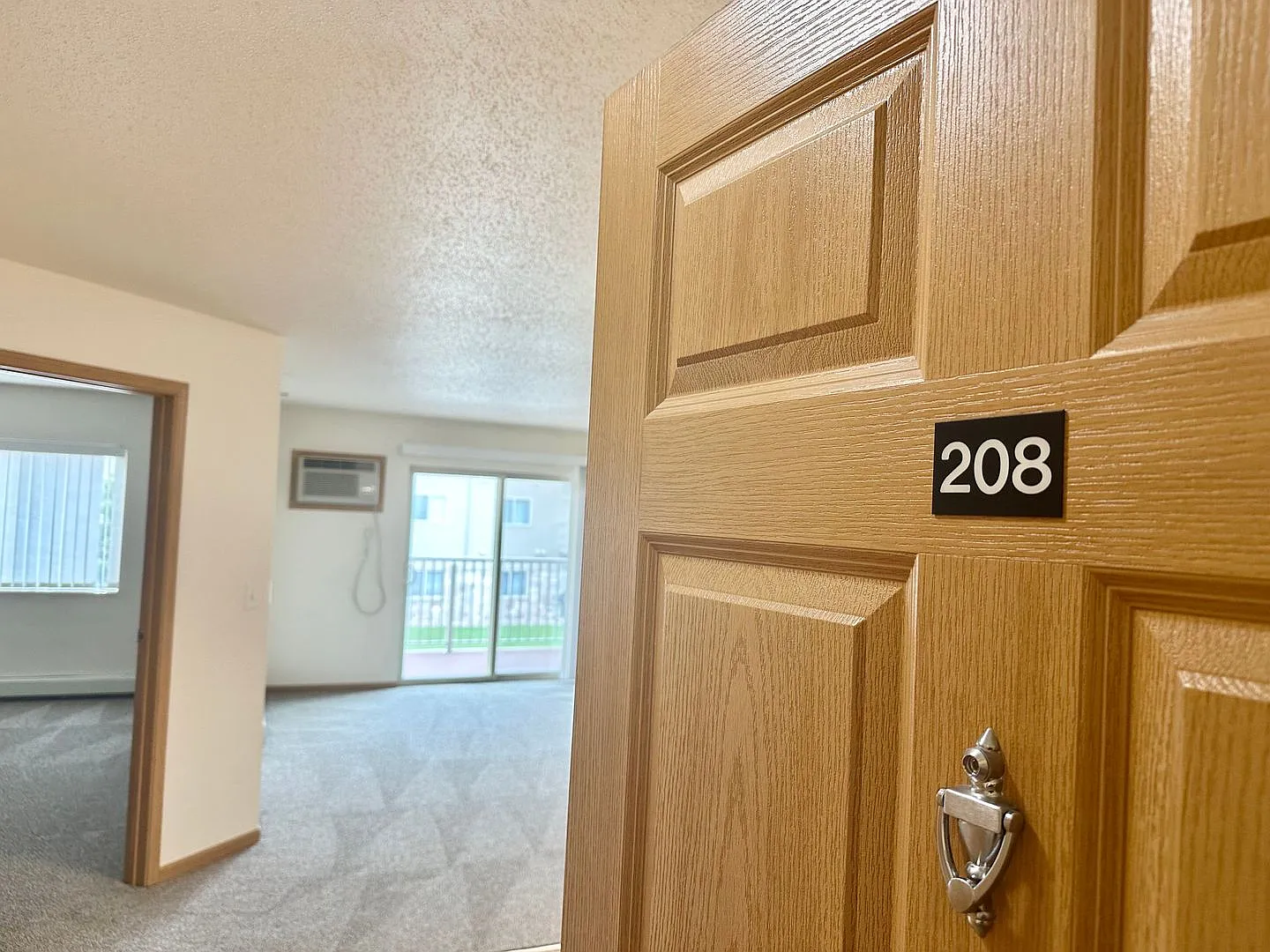 Huntington Pointe I — Photo 1
