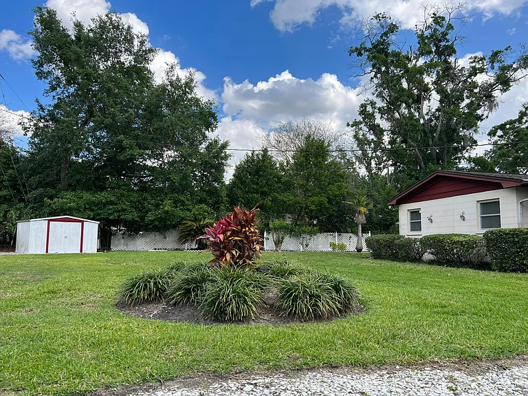615 W Pipkin Rd — Photo 18