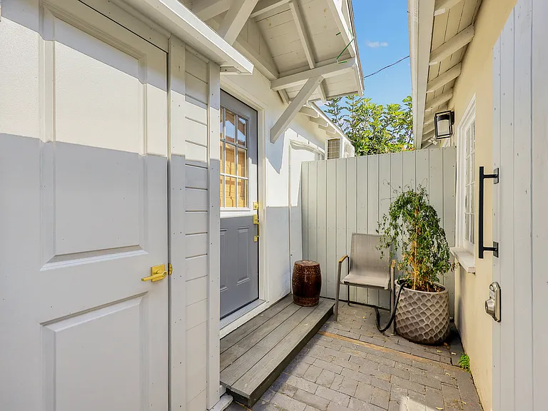 2100 Rose Villa St #A — Photo 2