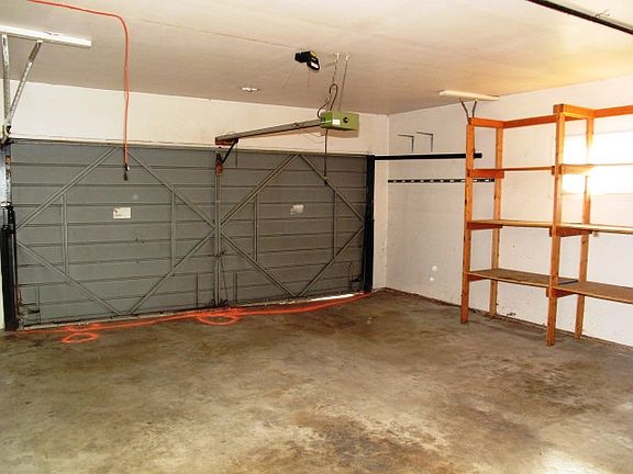 4th image of 3027 W Grandview Ave