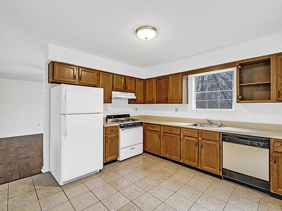 3rd image of 183 Lynn Ct #1000