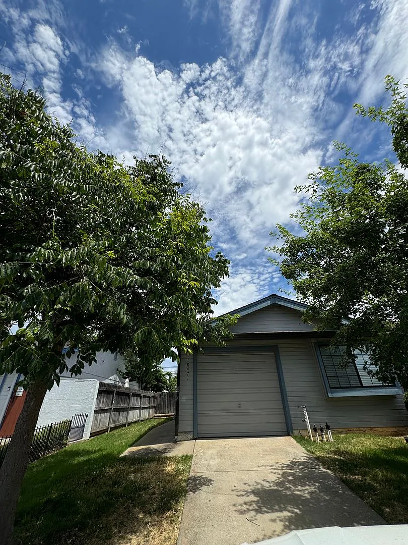 10471 Sierra Crest Way photo 1