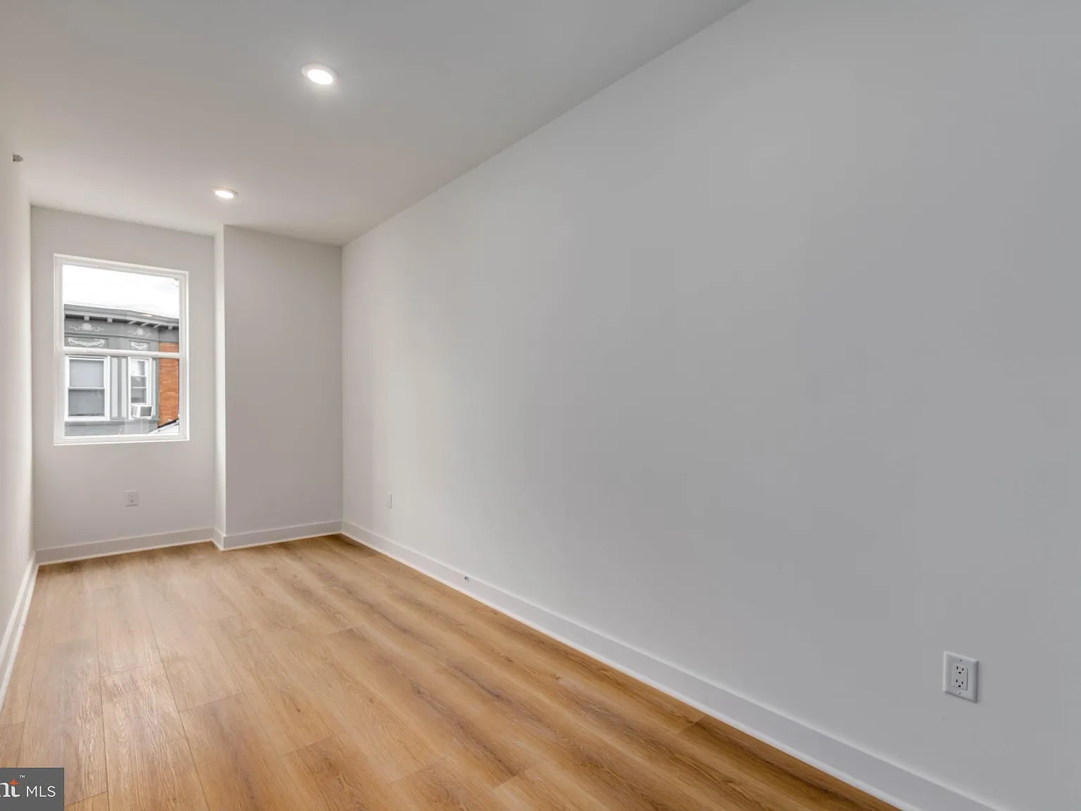 2 bed, 1.0 bath, $1,400 — Photo 4