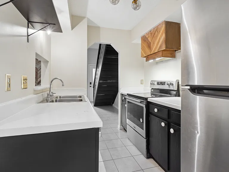803 Chalk Ct — Photo 1