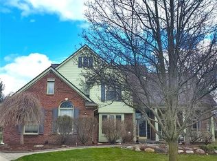 1976 Blue Grass Ct, Rochester Hills, MI 48306