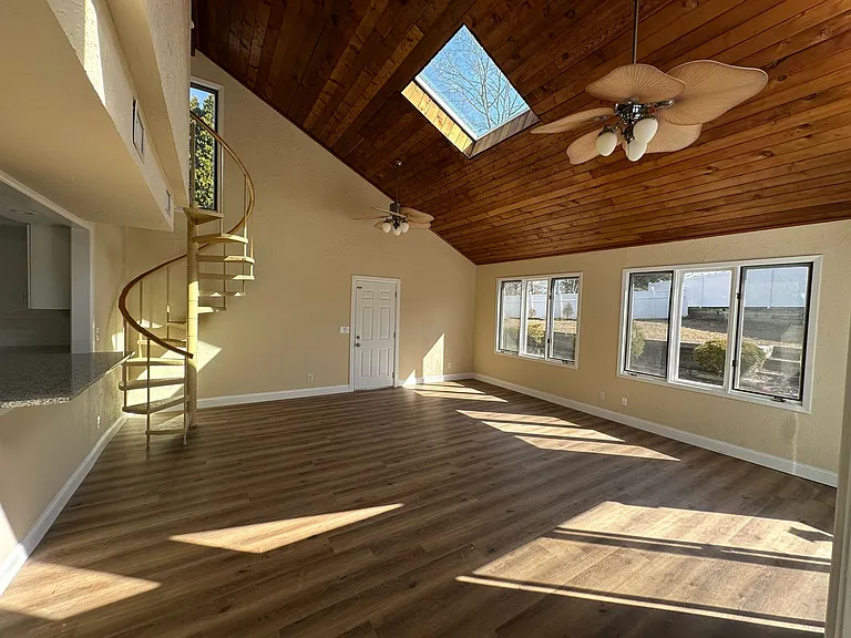 1749 Hillside Pl — Photo 33
