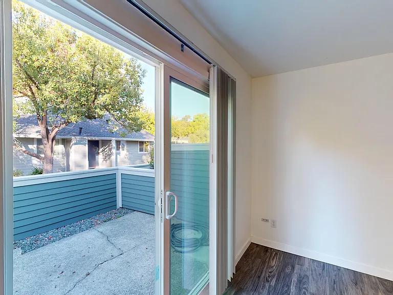 346 Robinson St #40 — Photo 7