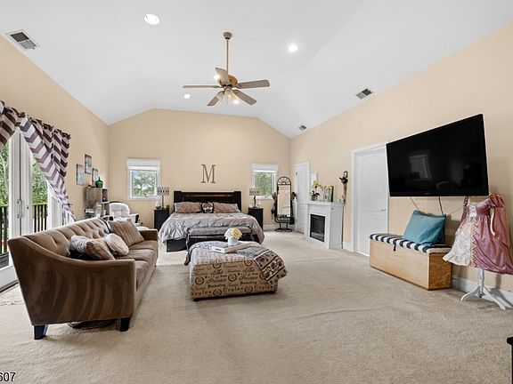 5th image of 70 Farmingdale Rd