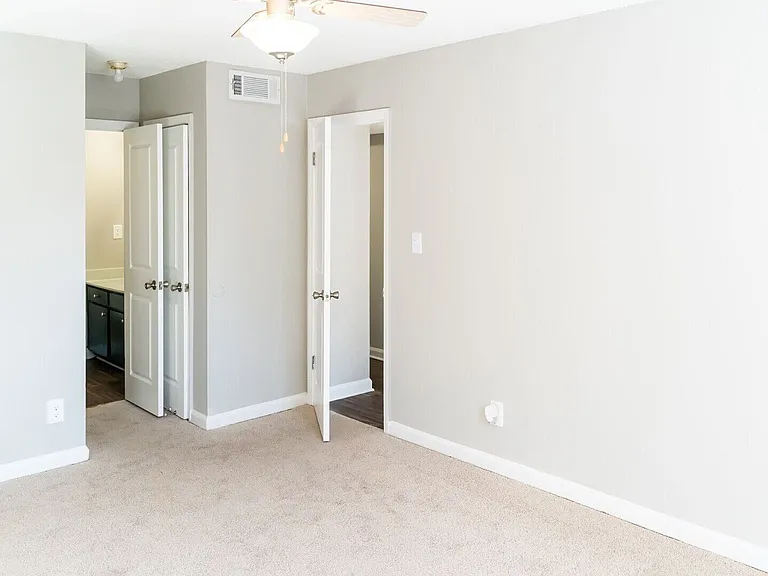 Moss Creek Apartments — Photo 17