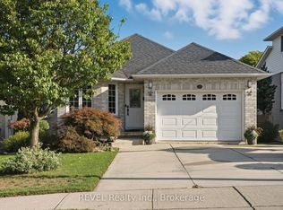 11 Supreme Dr, Hamilton, ON L8W3V1