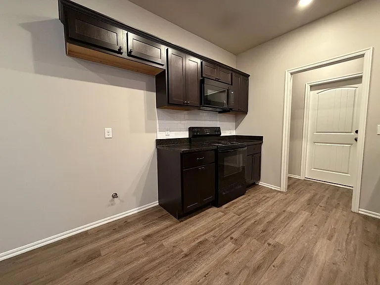 404 Chalk Hill Ct — Photo 13