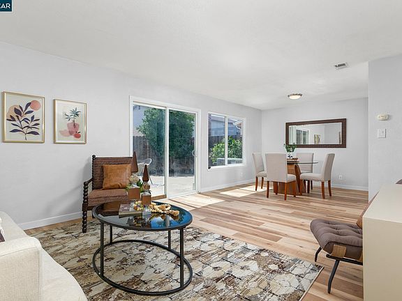3rd image of 2215 Banyan Way