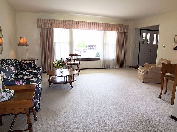 5th image of 504 Cottonwood Ln