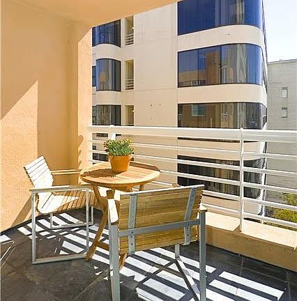 5th image of 851 Van Ness Ave Unit 300