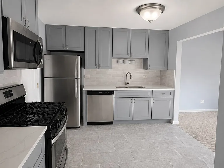 1143 Auburn Ln — Photo 3