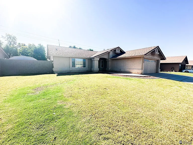 3555 W 15th Ln — Photo 3