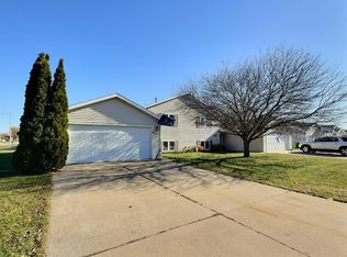 296 Wintergreen Dr, Omro, WI 54963