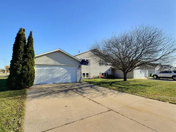 296 Wintergreen Dr, Omro, WI 54963