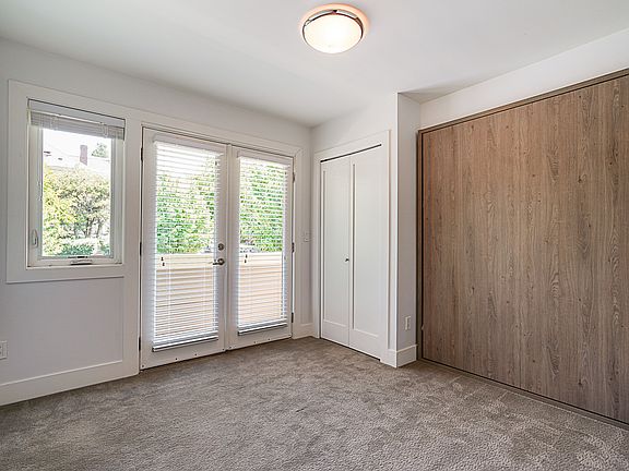 4th image of 1787 Napier St