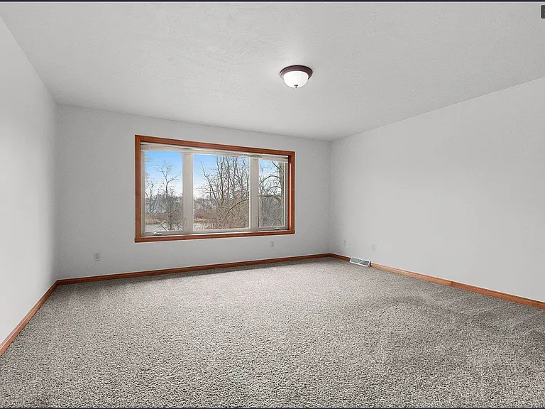 573 S 9th St — Photo 25