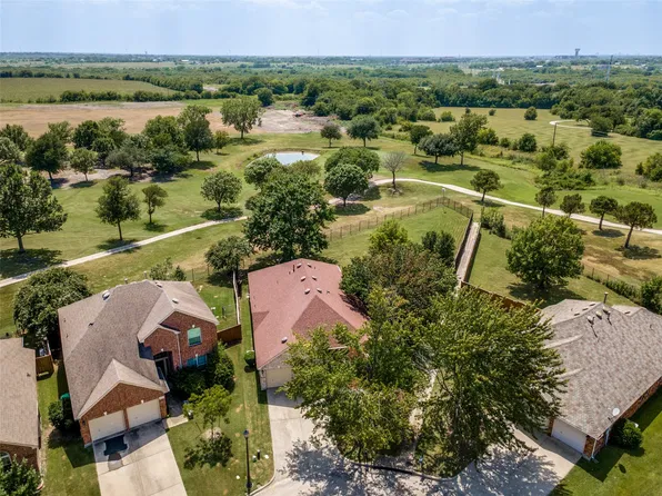 8702 Nairn St, Rowlett, TX 75089