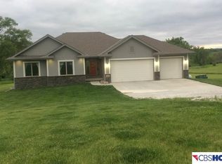 6270 Glen Oaks Dr, Fort Calhoun, NE 68023