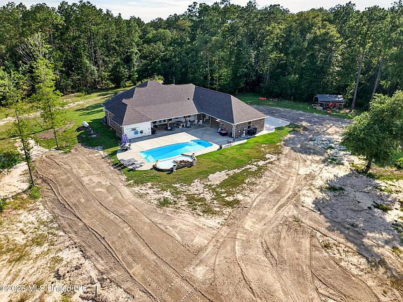 3rd image of 40 Thompson Ln