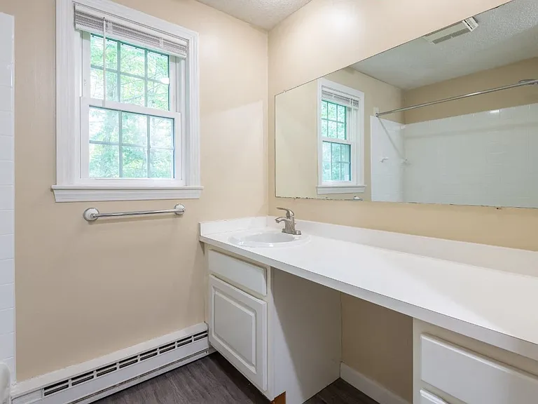 Yarmouth Green Apartment Homes — Photo 17