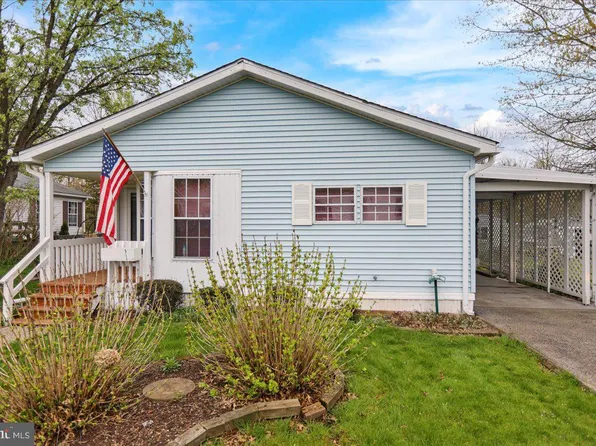 924 Lakeview Dr, Green Lane, PA 18054