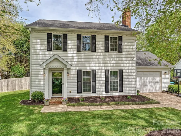 1616 English Knoll Dr, Matthews, NC 28105