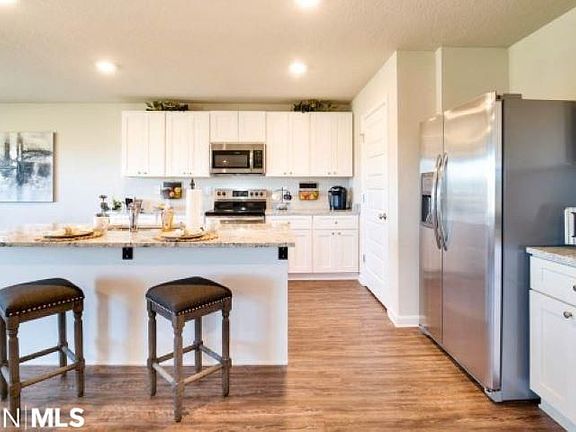4th image of 180 Preston Way