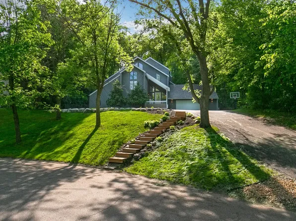 13900 Hill Ridge Dr, Minnetonka, MN 55305