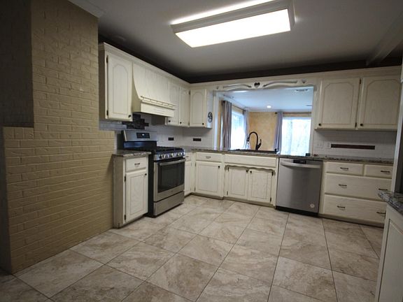 3rd image of 330 N Park Ave
