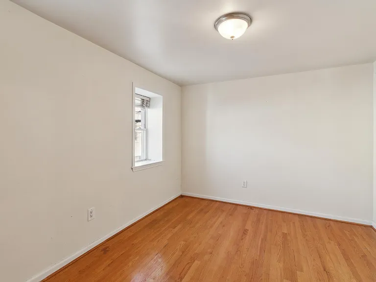 147 Conarroe St — Photo 13