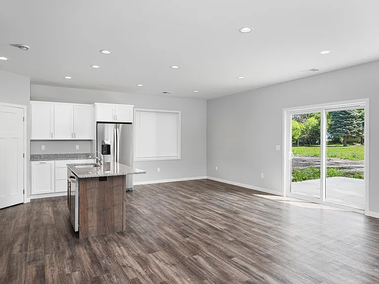 646 Columbia Ct — Photo 3