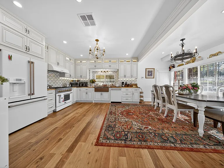327 Vine St — Photo 14