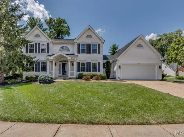 13153 Barrett Meadows Dr, Ballwin, MO 63021