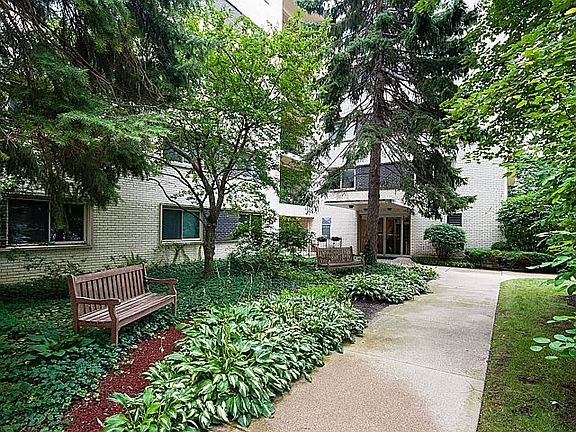 2nd image of 407 Franklin Ave APT 3C