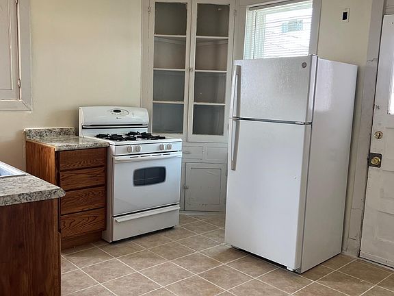 3rd image of 4329 Tholozan Ave #1