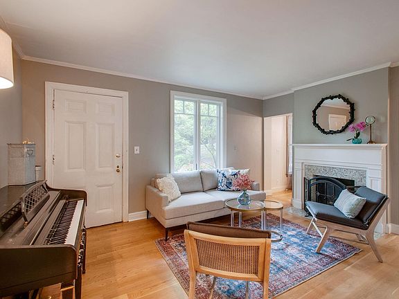 4th image of 2903 Woodlawn Dr