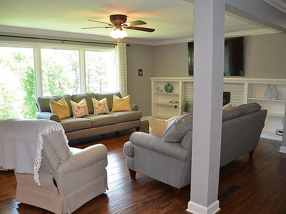 3rd image of 218 Ridgeway Dr