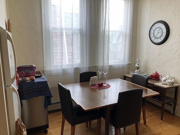 3rd image of 19 Cooper Pl #3